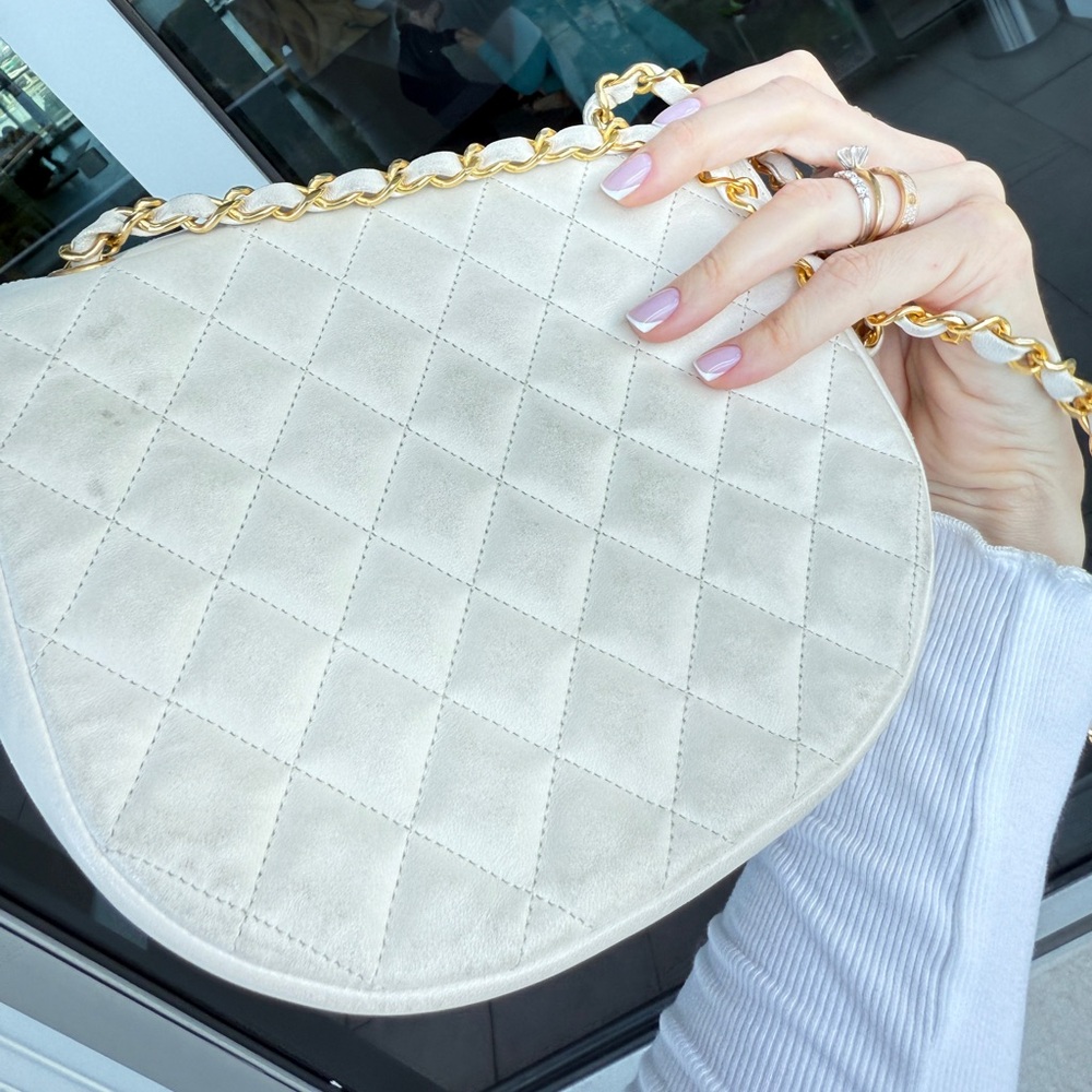 ❗️FINAL PRICE❗️LOT 1797 24K gold plated CHANEL vintage XL CC half moon flap bag - Picture 6 of 14